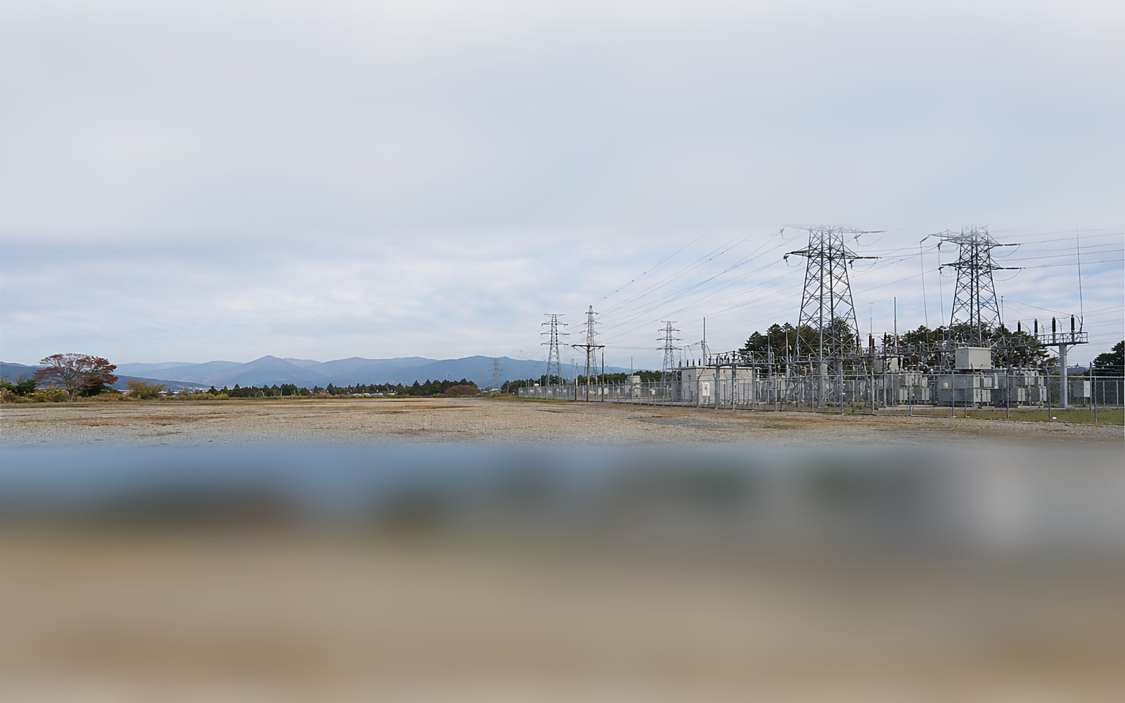 送電鉄塔と変電設備に近い造成済みの系統用蓄電池候補地